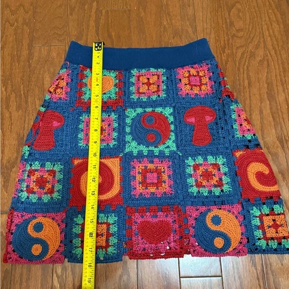 Farm Rio Crochet Icons Sweater Skirt Multi Icons Mini Skirt Size S 309564 NWT - Picture 4 of 6